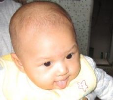 奶奶好象有东西给我吃哦