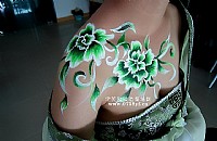肩部彩绘