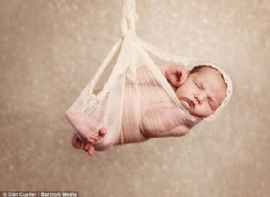 新生宝宝熟睡也卖萌