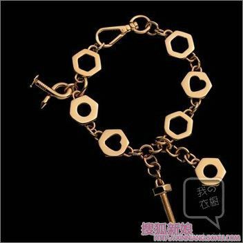 普拉达也出廉价珠宝了6