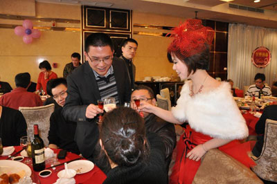 新郎新娘该如何应付婚宴上种种状况1