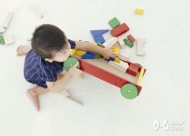 宝宝不愿意跟小朋友分享玩具该怎么办