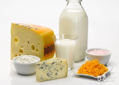 宝宝喝酸奶好，还是牛奶好？