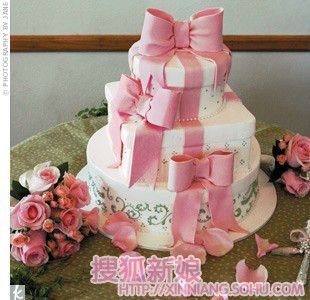 时下流行的婚庆蛋糕推荐1