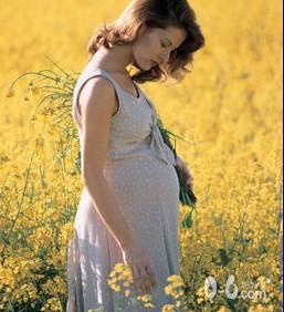 大揭秘:胎儿为何能在妈妈的羊水里生存?