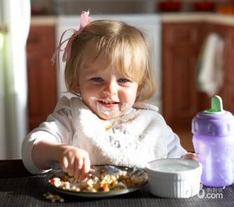 小事让1-3岁宝宝有双小巧手