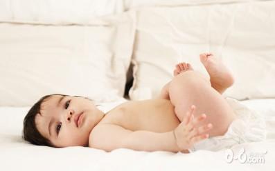 常把宝宝放床上玩的好处