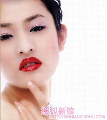 今年最流行的红色婚礼妆2