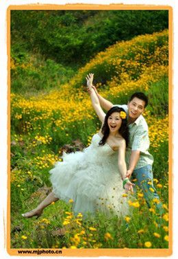 深情的小夫妻结婚摄影照片欣赏7