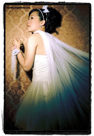 深情的小夫妻结婚摄影照片欣赏11