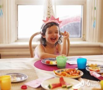 教你如何应对幼儿&ldquo;餐厅兴奋症&rdquo;