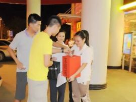 四中学生为陈月珍募捐 人们纷纷伸出援手