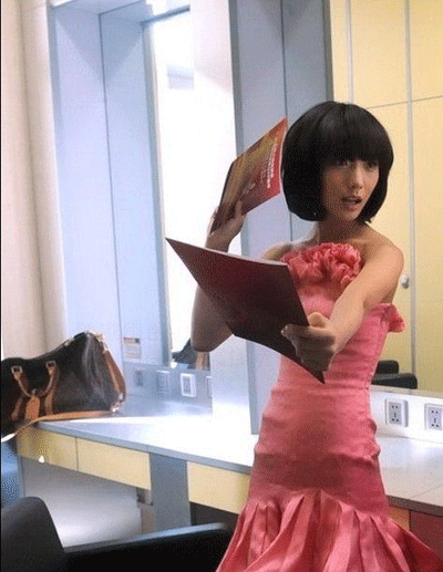 婚礼现场新娘的临时补妆法1