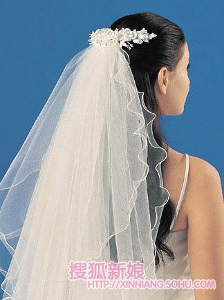 婚礼上新娘头纱的戴法9