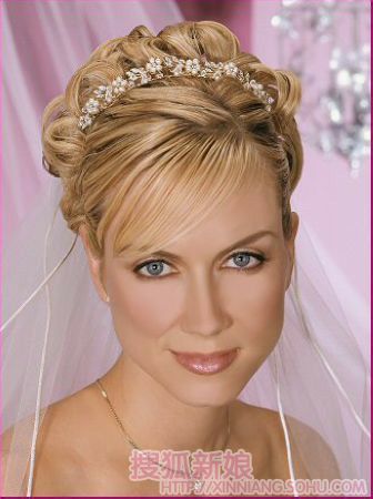 婚礼必备小饰品：新娘钻石小皇冠1