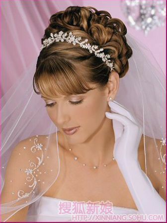 婚礼必备小饰品：新娘钻石小皇冠2