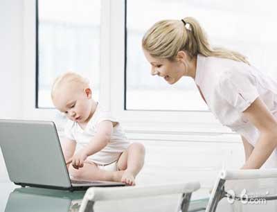 如何能有效开发宝宝右脑?