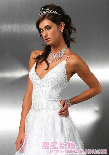 闪耀发饰和婚纱的完美搭配1