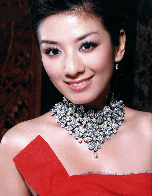 黄奕演绎奢华风婚纱礼服4