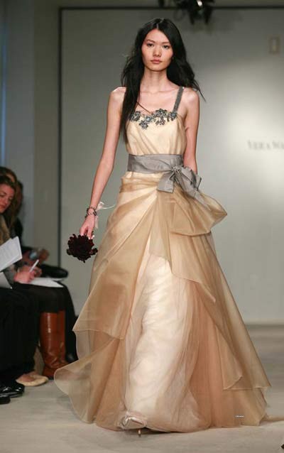 仲夏夜之梦2010年春夏婚纱流行趋势（组图）2