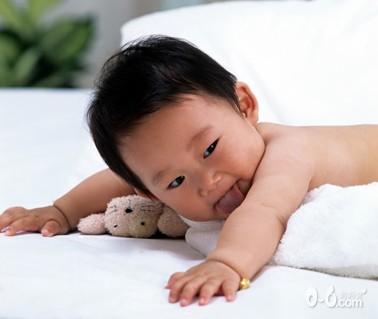 适合婴儿的爬行启智游戏