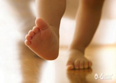 宝宝摔倒了，你会怎么办？