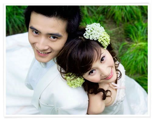 草地婚纱摄影欣赏6