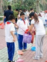 霞山十万学生和家长，小手牵大手“创卫”