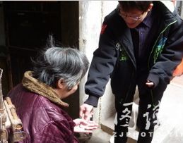 1月29日 新春送关爱 温暧进社区