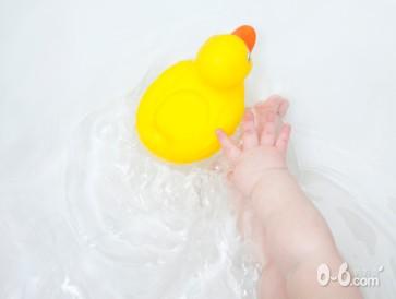 必学!0-9月宝宝手部训练游戏