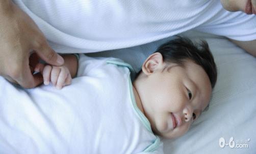 让宝宝不再踢被子的好方法