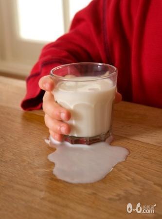 宝宝吐奶与漾奶的区别