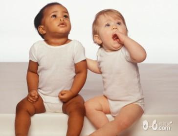 用正确的方法鼓励宝宝与人交往