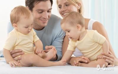 用正确的方法鼓励宝宝与人交往