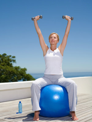 2、斜上并合举哑铃