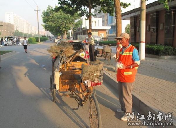 城市清洁工田大叔艰辛的一天_资讯播报_公益