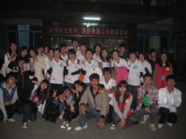 心连心联合会出席海滨校区爱心晚会并表演节目