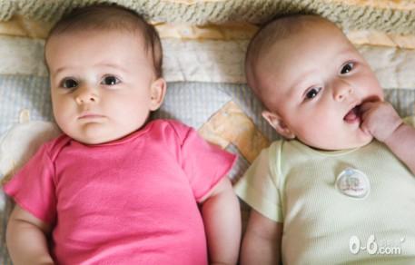 让双胞胎妈妈教你如何母乳喂养-经验篇