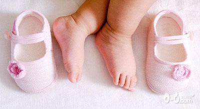 宝宝不同阶段应穿不同的鞋