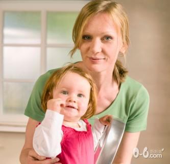 教宝宝轻松度过“认生期”