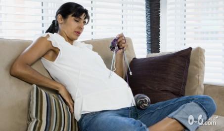 孕妈妈宫缩时，准爸爸该怎么做？