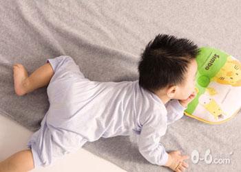 专家：聪明宝宝“爬”出来