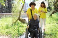 情暖湛江帮扶的百岁老人在第二人民医院免费做白内障手术