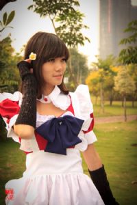 ………美丽的女仆………