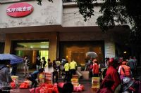 春节前夕的2月3日，情暖湛江志愿者服务队走进社区