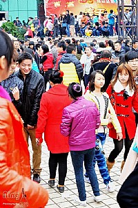 红衣女盗盜花全过程(2013年初一海滨公园随拍)之二