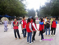 缅怀革命先烈，播扬红色精神