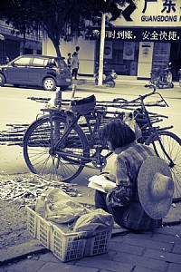 ......行走在郭村路上......