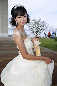 你到我身边，带着微笑......