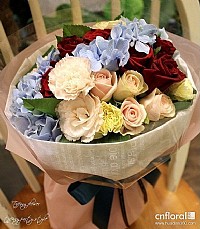 SOSOLOVE深深爱高端花艺设计馆崇尚欧美复古花艺时尚